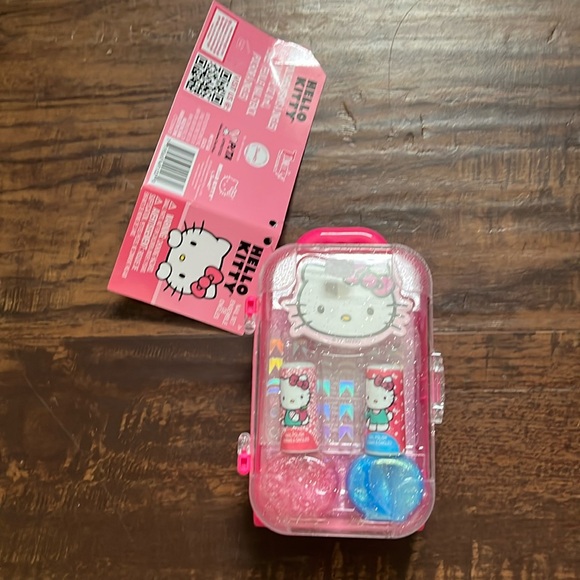 BNWT sanrio hello kitty nail kit - two nail polish, nail file, srickers & case - Picture 3 of 5